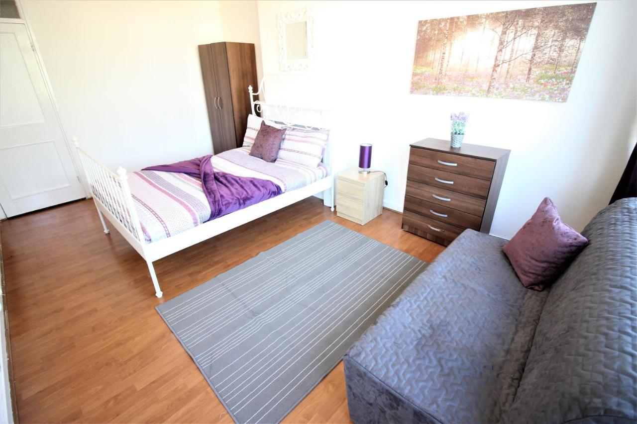 Kirton Guest * Londra